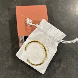Jilly Box Winter 2025 - Truvai Bracelet